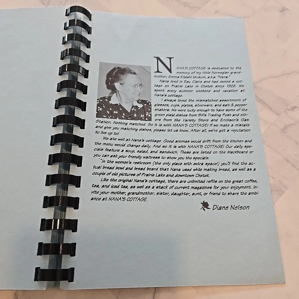 Vintage Nana's Cottage Cookbook - Chetek, WI‎ Wisconsin 2002 Diane Nelson